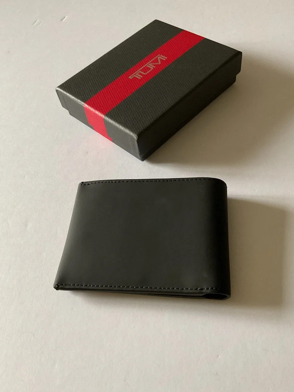 TUMI NASSAU DOUBLE BILLFOLD WALLET BLACK GOLDEN BROWN NEW IN BOX